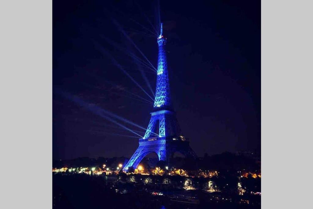 Eiffel Tower Romantic View Appartamento Parigi Esterno foto