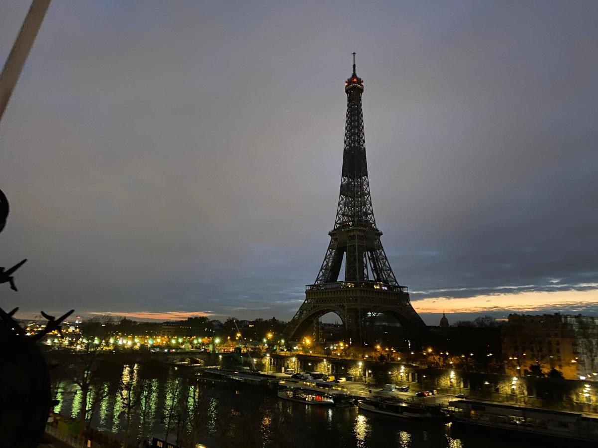 Eiffel Tower Romantic View Appartamento Parigi Esterno foto