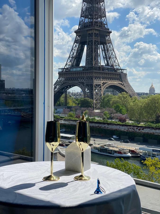 Eiffel Tower Romantic View Appartamento Parigi Esterno foto